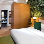 Le Six Hotel