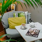 Le Six Hotel Paris