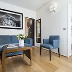 Le Six Hotel