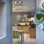 Le Six Hotel 4*