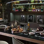 Le Six Paris