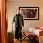 Le Six 4* Paris
