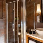 Le Six Hotel Paris