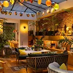 Hotel Le Six