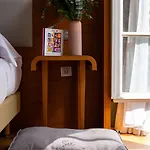 Le Six Hotel