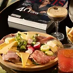 Le Six 4* Paris
