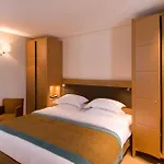Le Six Hotel 4*