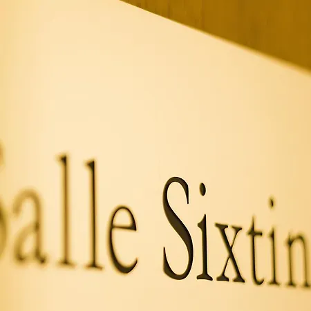 Le Six Hotel Parigi