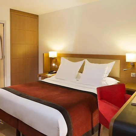 Le Six 4* Parigi