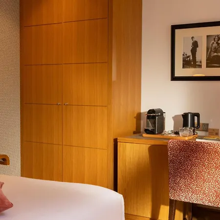 Le Six Hotel Parigi