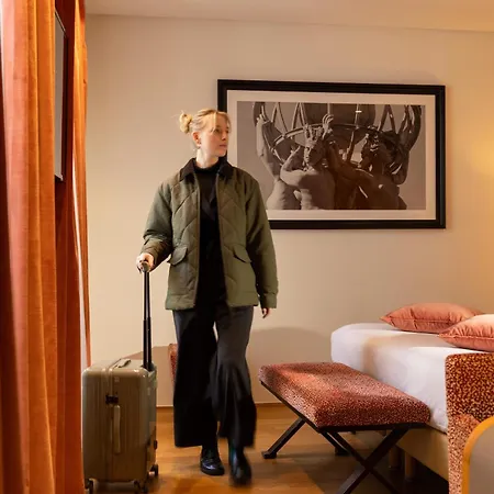 Le Six 4* Parigi