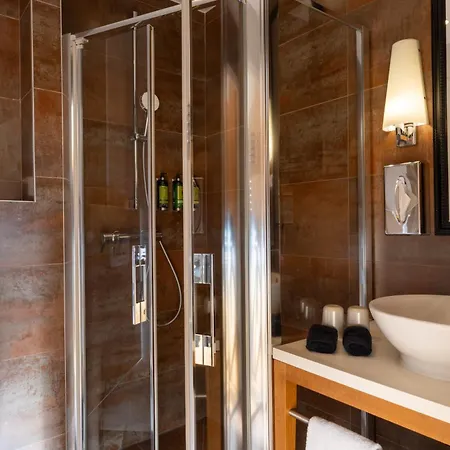Le Six Hotel Parigi