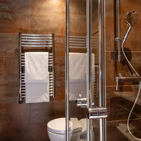 Le Six 4* Parigi