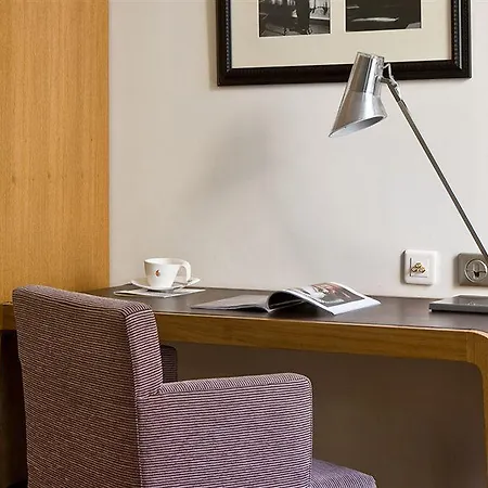 Le Six 4* Parigi